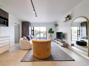 Spectacular Apartment With Deck Braai and Parking